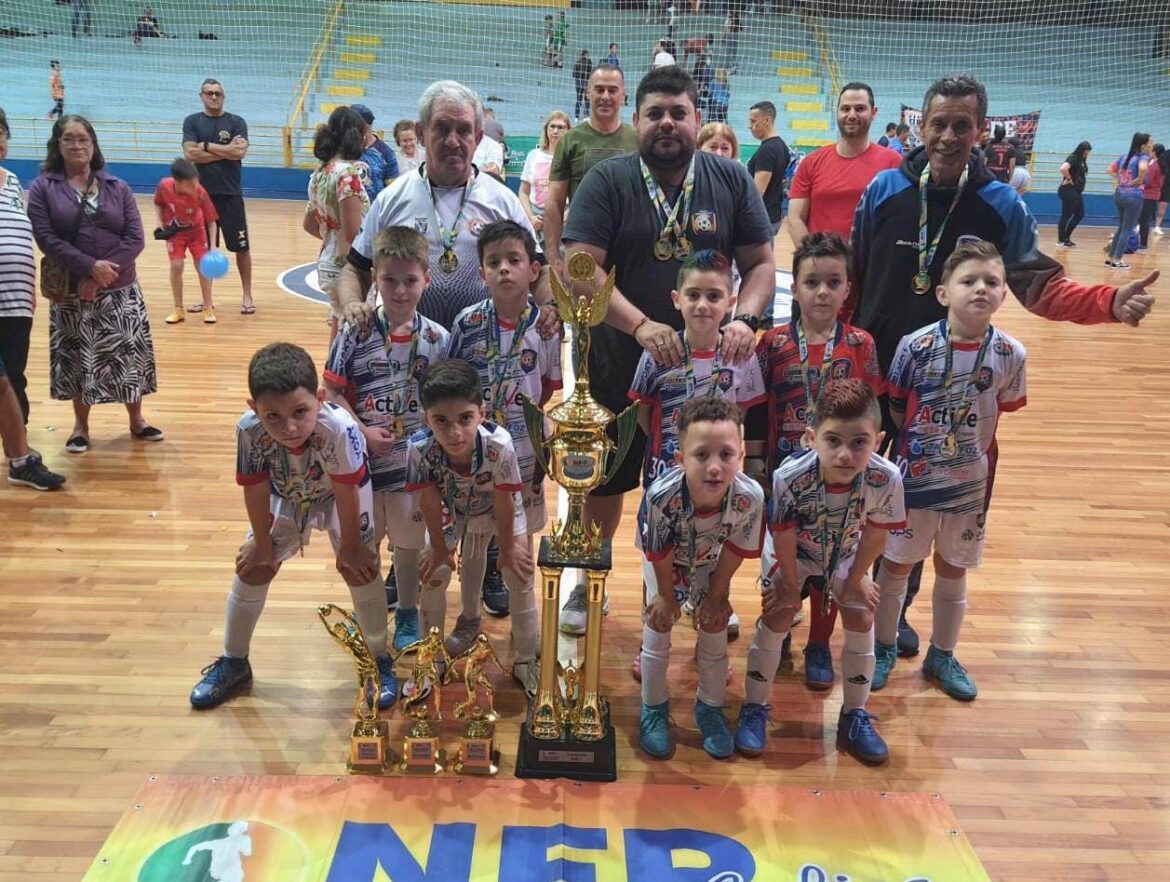 FutFoz comemora título do Super Estadual NFP na categoria Sub-7