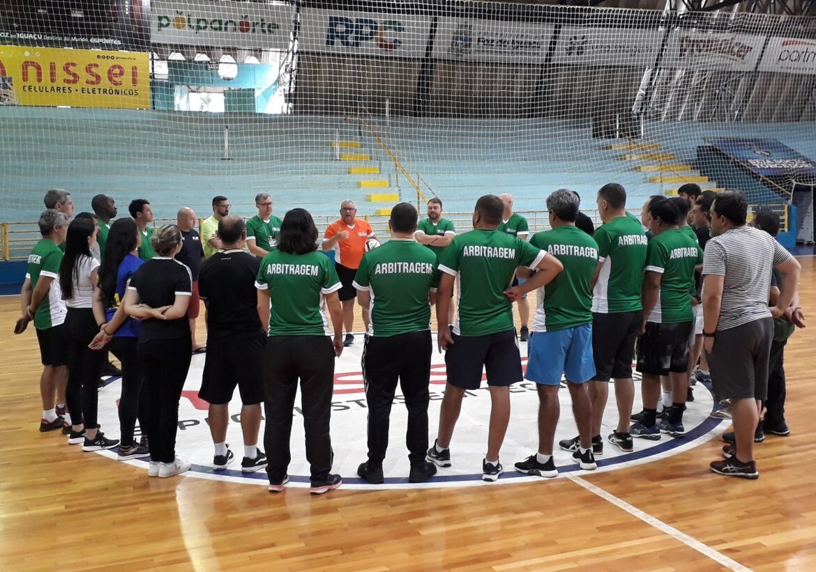 Novo Futsal Paraná realiza curso de arbitragem em Foz