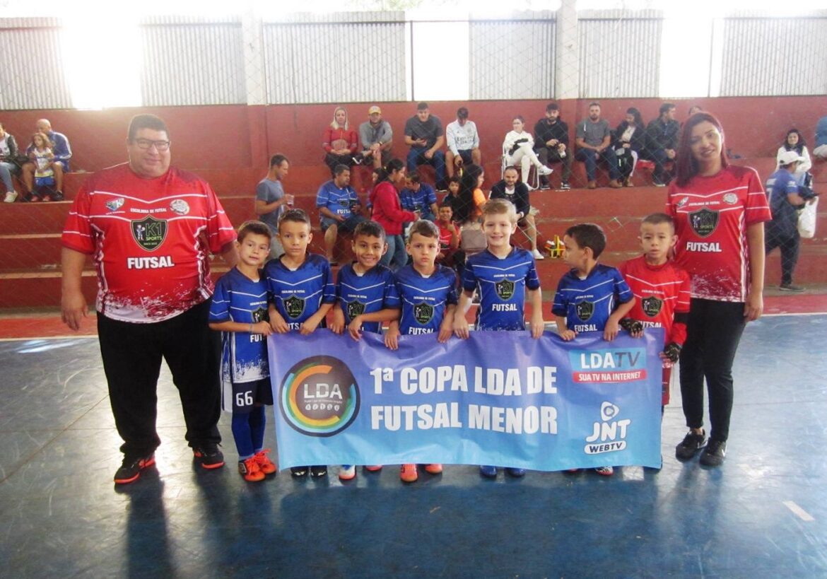 Crianças brincam e aprendem com a 1ª Copa LDA de Futsal