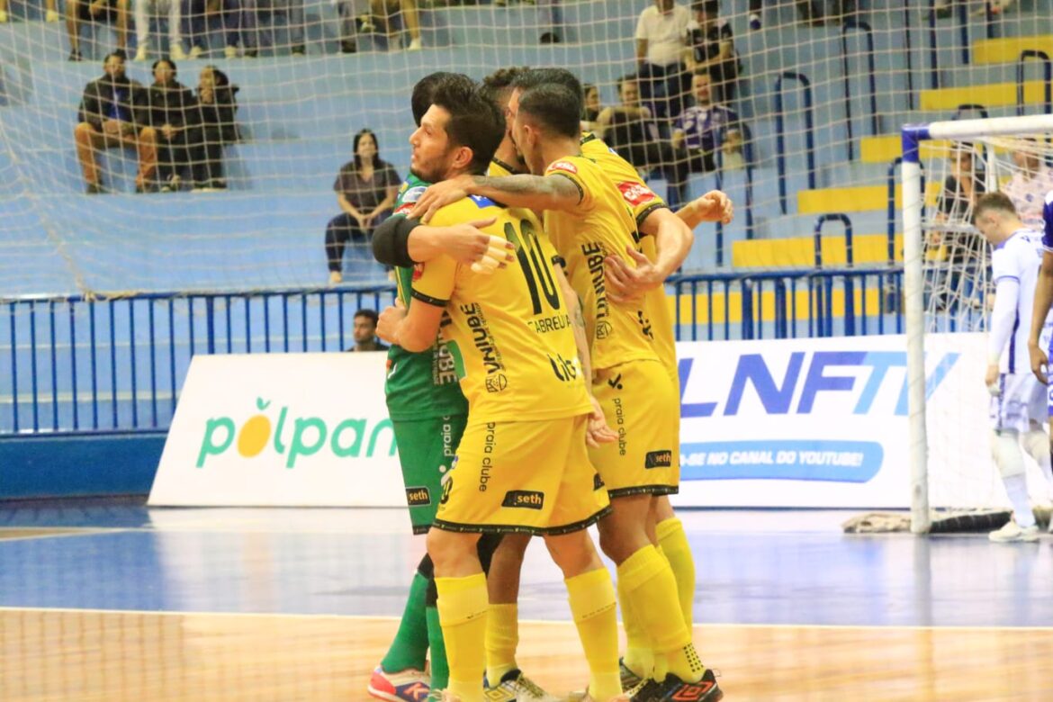 De virada, Foz Cataratas perde para o Praia Clube