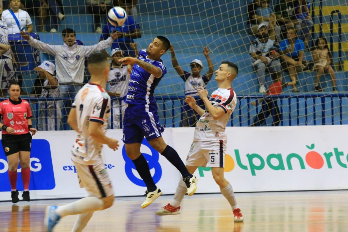 Foz Cataratas supera Manoel Ribas pela Série Ouro