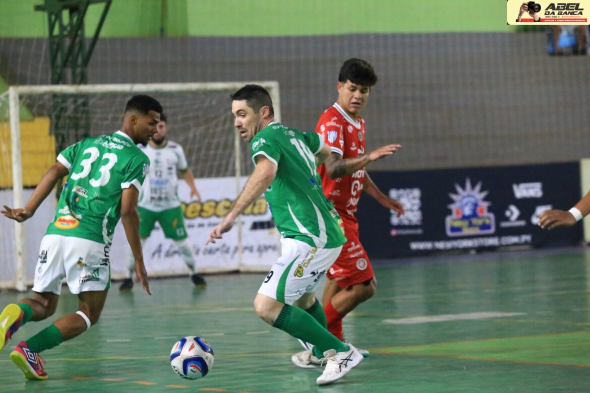Em jogo de muitos gols, Foz Futsal e Capanema ficam no empate
