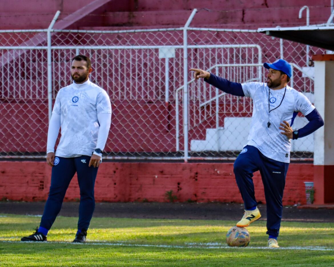 Foz do Iguaçu FC anuncia saídas de técnico e preparador físico