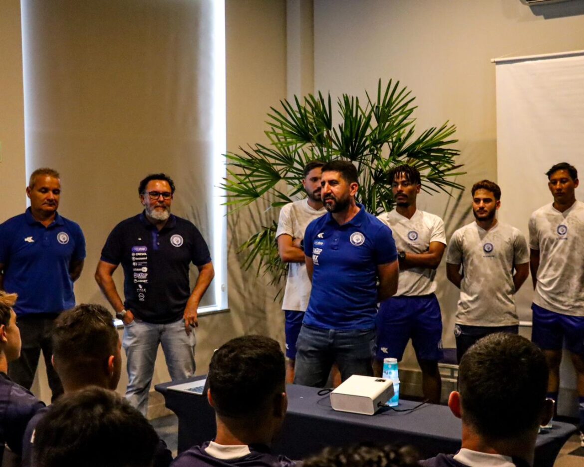 Foz do Iguaçu FC realiza apresentação do elenco e da comissão técnica